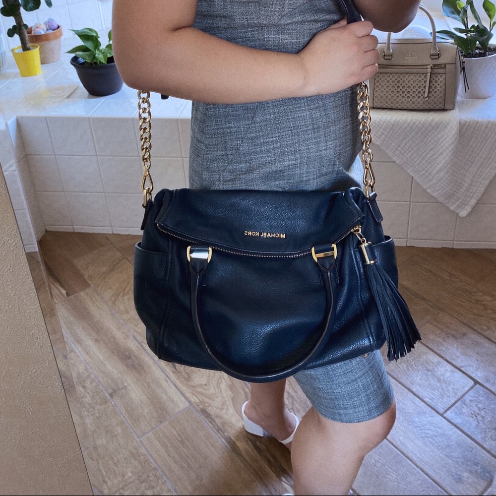 MICHAEL KORS - navy + gold handbag ✨